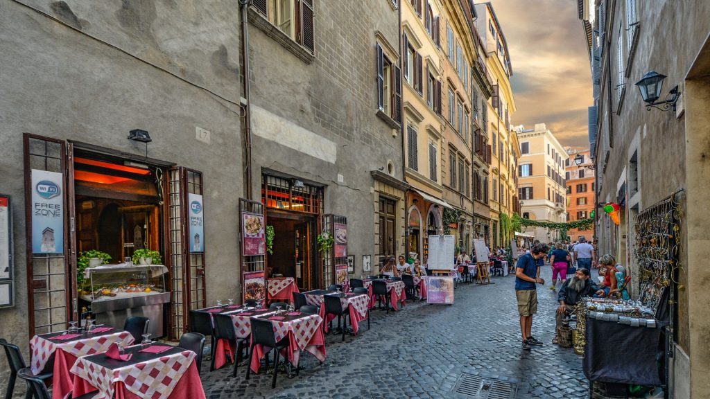 Restaurant italien au coeur de Rome, préparation de plats typiques savoureux