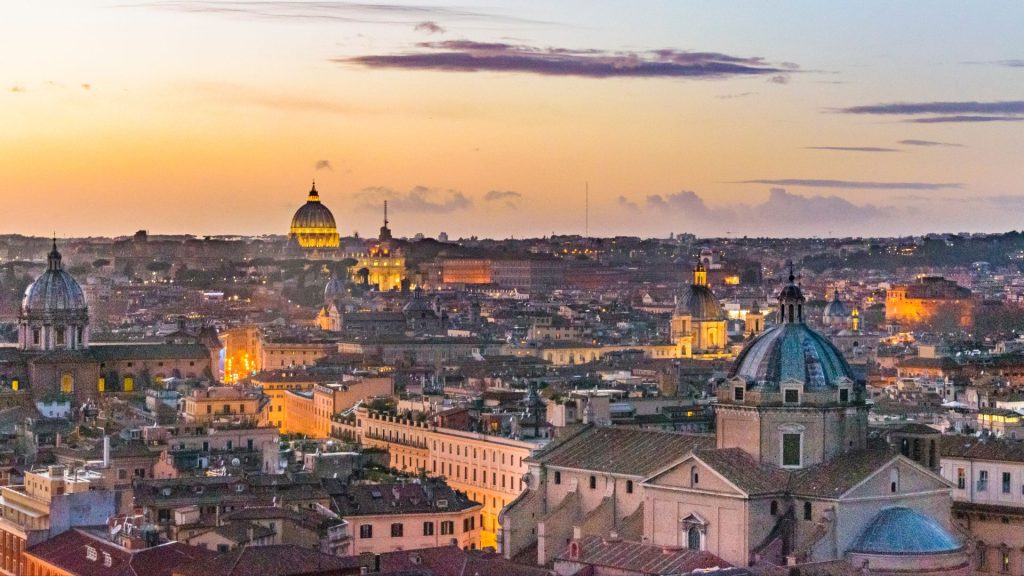 Coucher de soleil au sommet du Pincio, qui offre un vue panoramique sur Rome